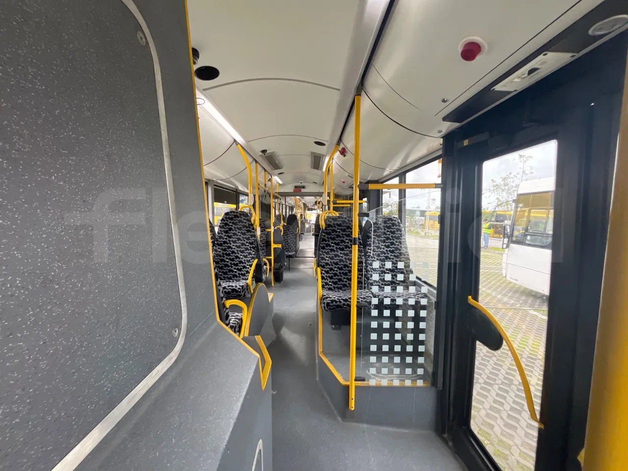 Solaris Urbino 18 - Euro 6 - 271 kW - 18 mt - forward view all seats last row height