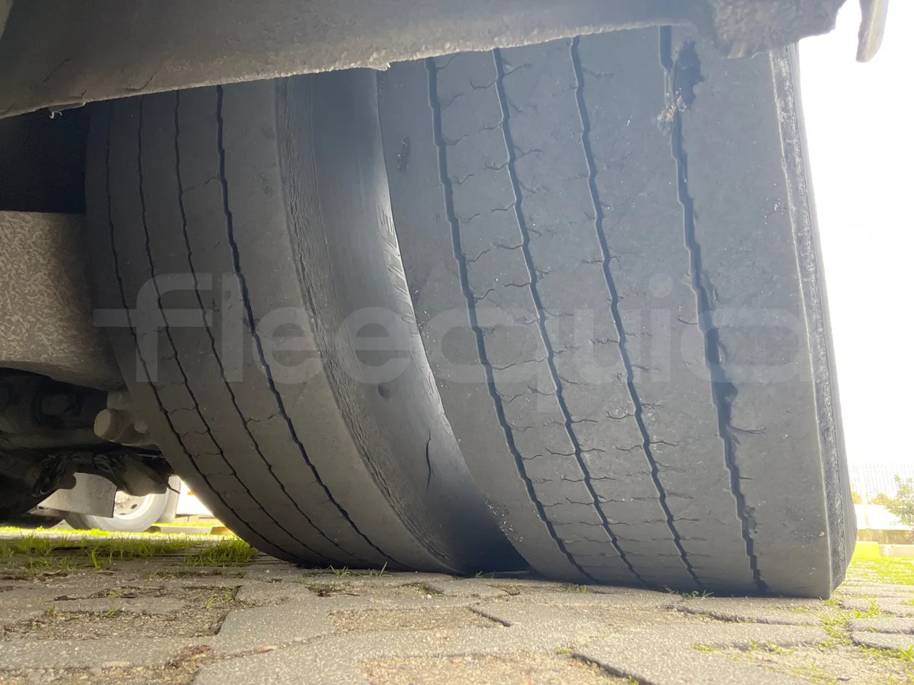 Solaris Urbino 18 - Euro 6 - 271 kW - 18 mt - tread condition front tires right