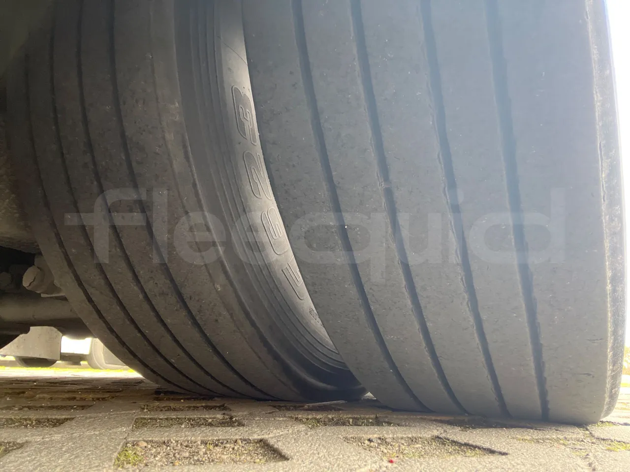 Solaris Urbino 18 - Euro 6 - 271 kW - 18 mt - tread condition second axle tires left