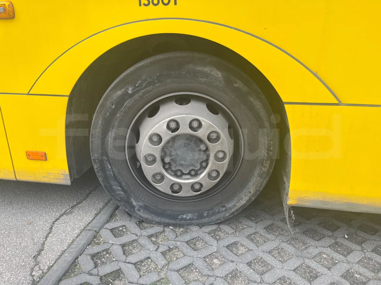 Solaris Urbino 18 - Euro 6 - 271 kW - 18 mt - tread condition second axle tires right