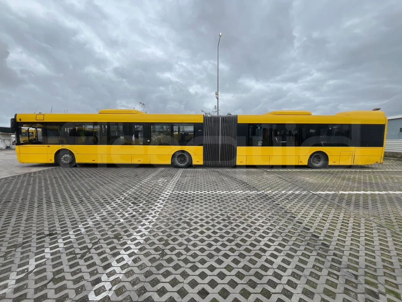 Solaris Urbino 18 - Euro 6 - 271 kW - 18 mt - left side photo