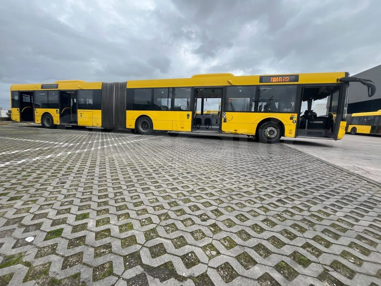 Solaris Urbino 18 - Euro 6 - 271 kW - 18 mt - right side doors open