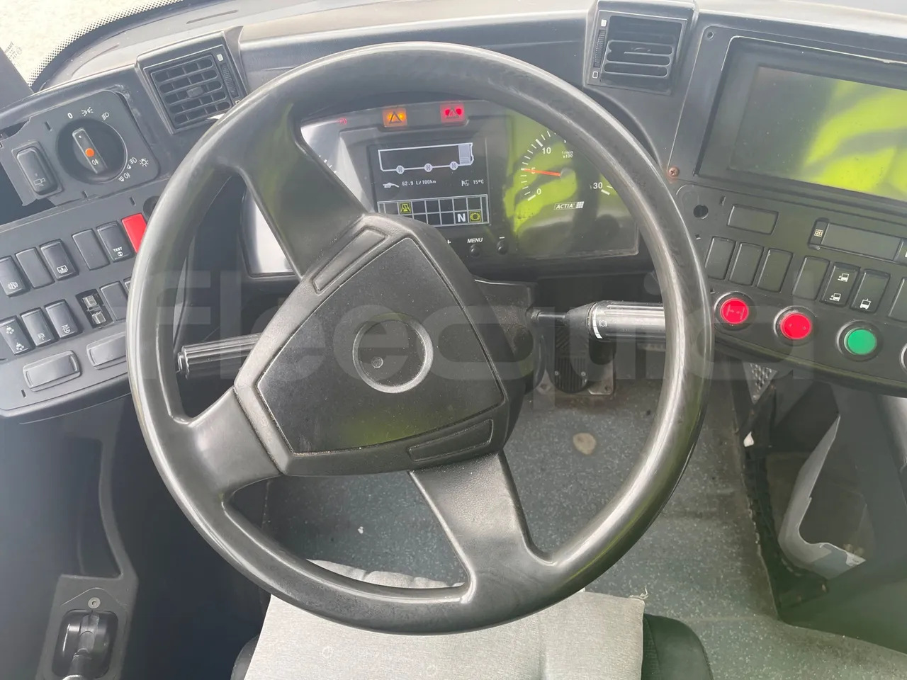 Solaris Urbino 18 - Euro 6 - 271 kW - 18 mt - steering wheel photo