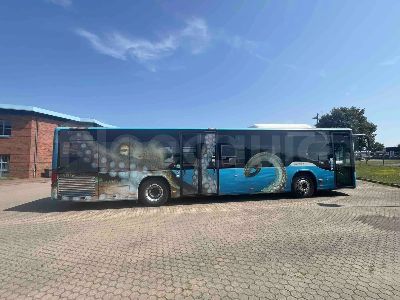Setra S415 - Right Side