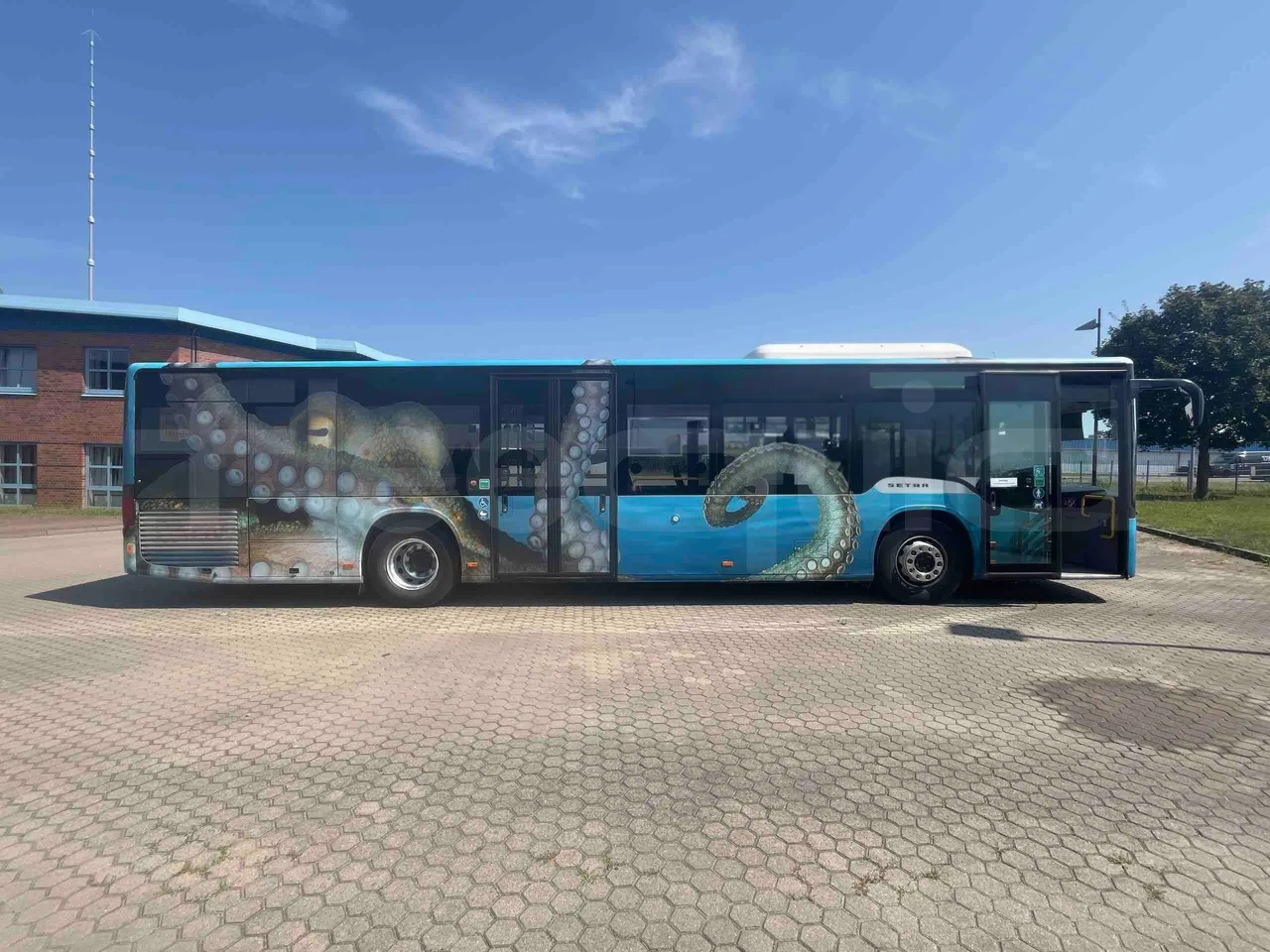 Setra S415 - Right Side Doors Open