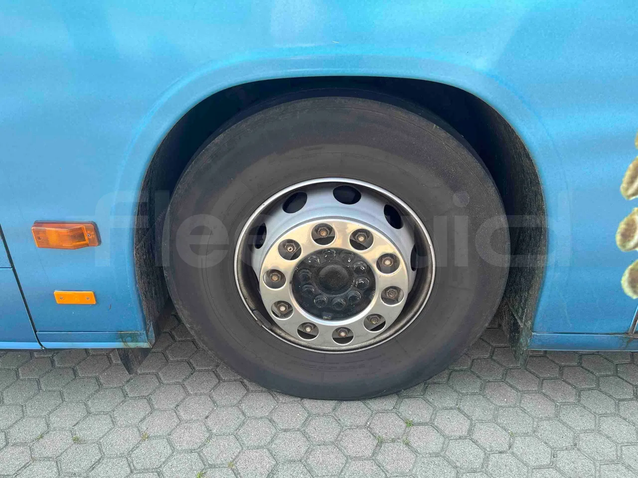 Setra S415 - First Axle Left Side: Tyre Tread