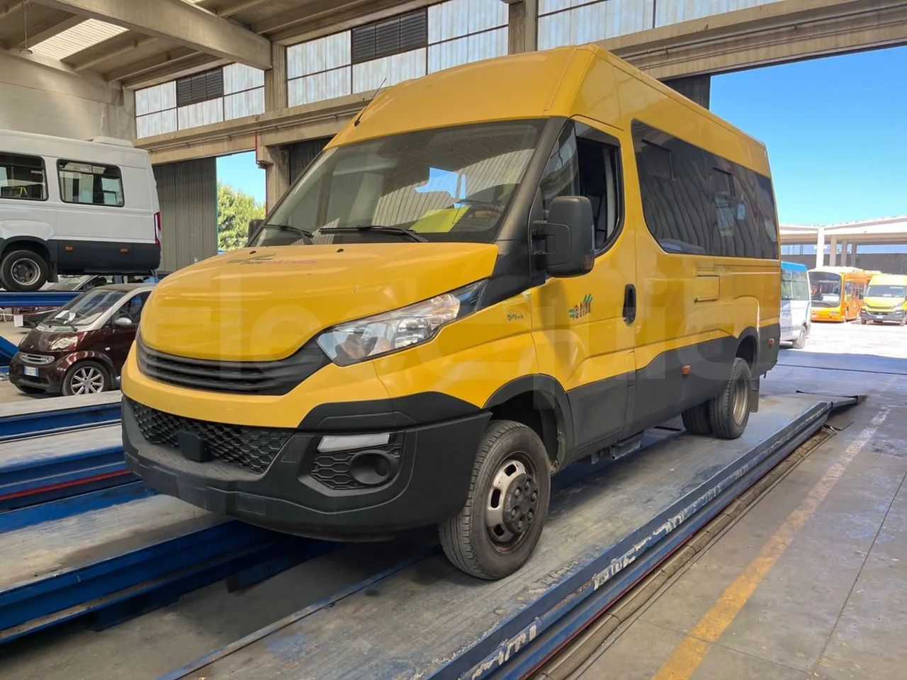 Iveco Daily 50C14N - EUR6 - 100kW - 6,048m - 3/4 front left (mandatory for bus to scrap)