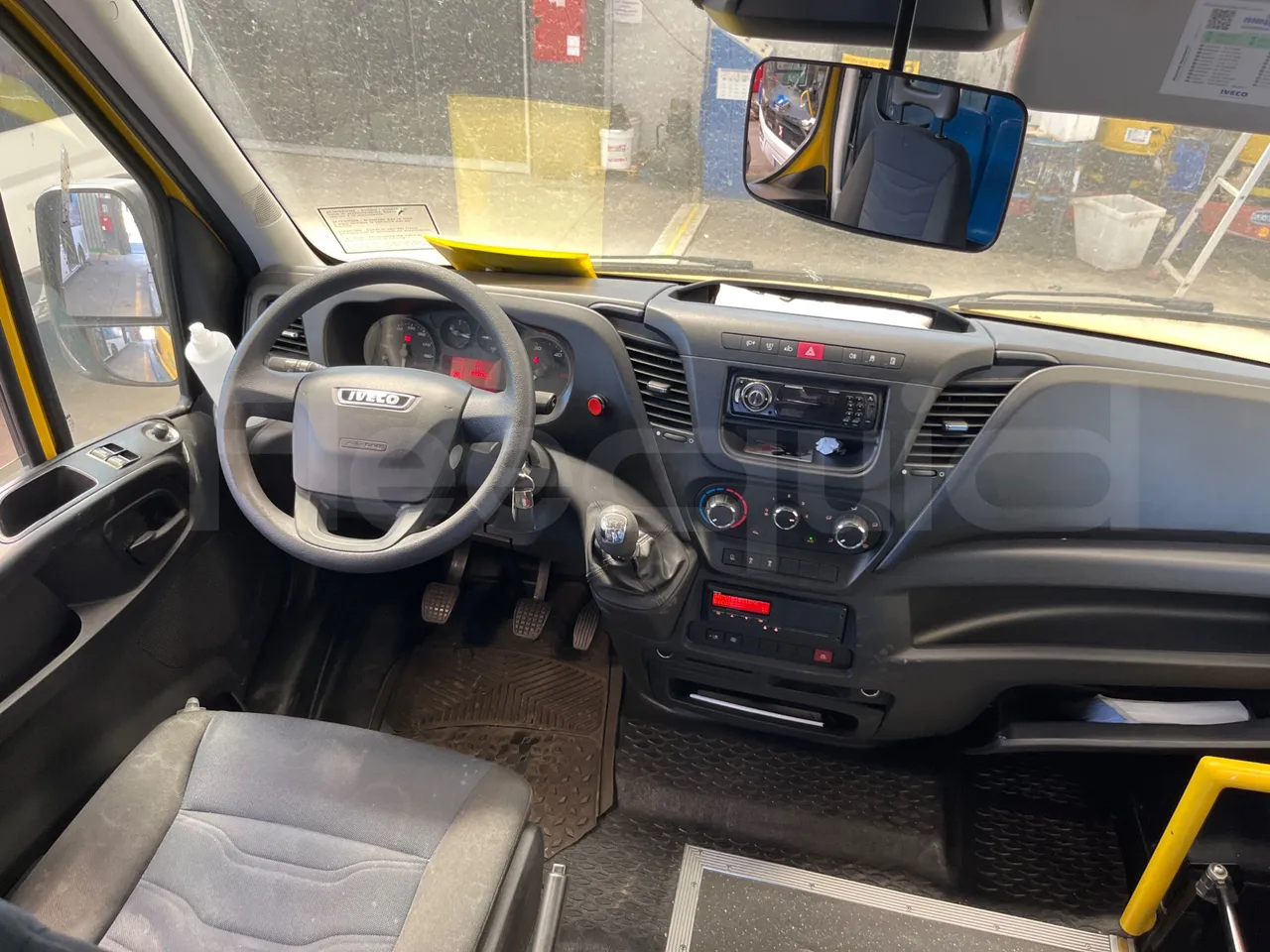Iveco Daily 50C14N - EUR6 - 100kW - 6,048m - buttons panels on (mandatory for bus to scrap)