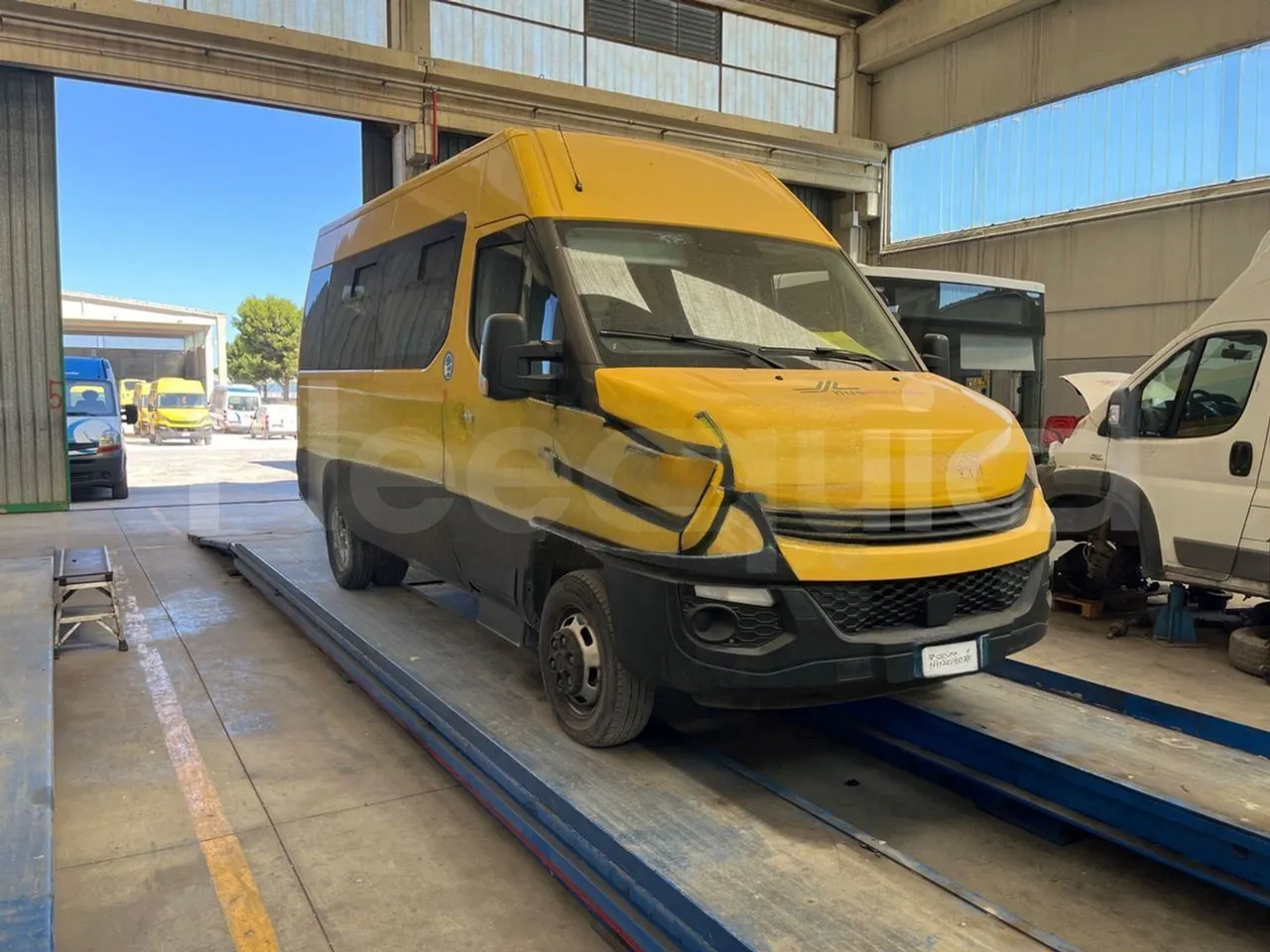 Iveco Daily 50C14N - EUR6 - 100kW - 6,048m - Base cover photo