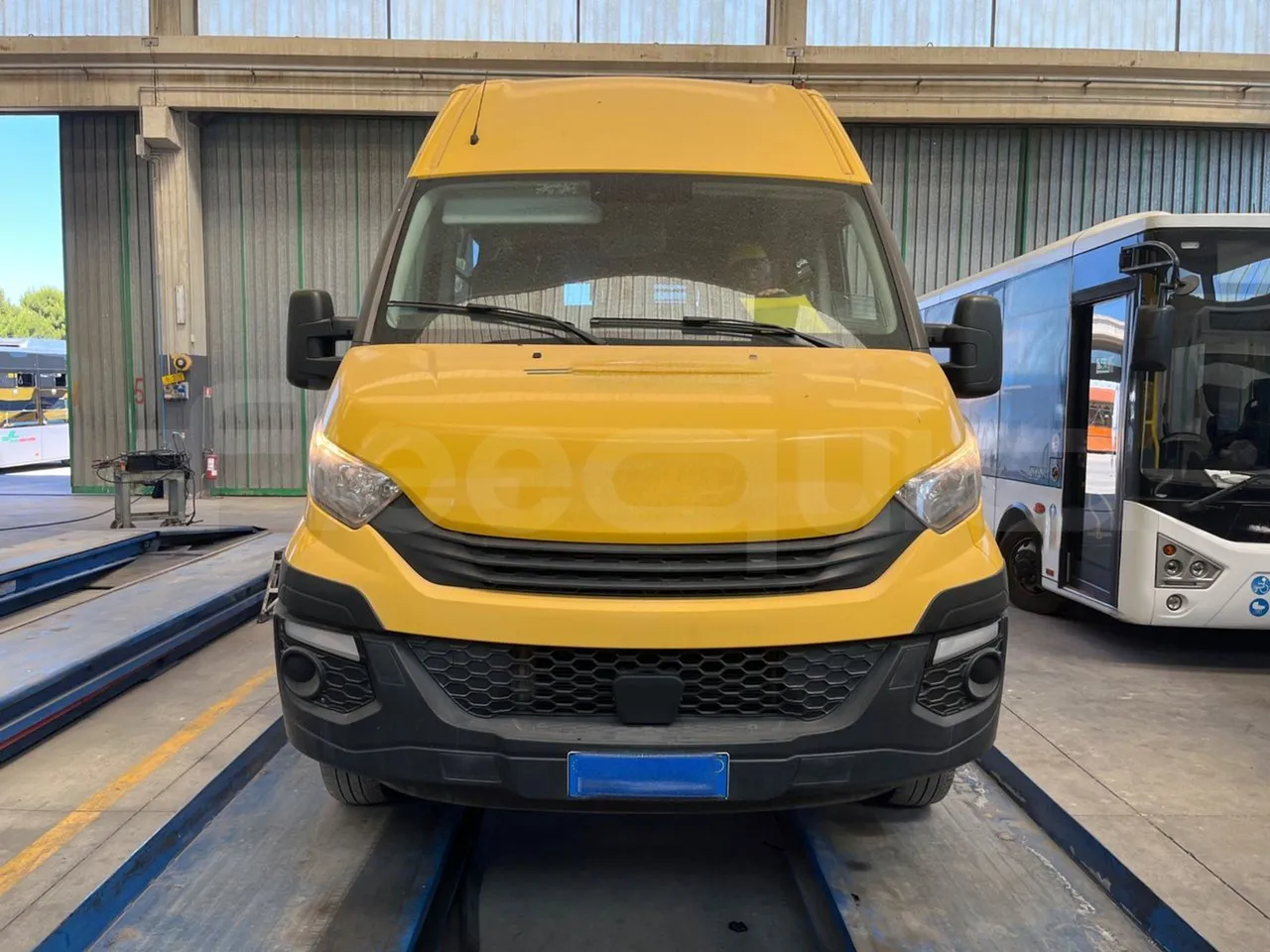Iveco Daily 50C14N - EUR6 - 100kW - 6,048m - front photo