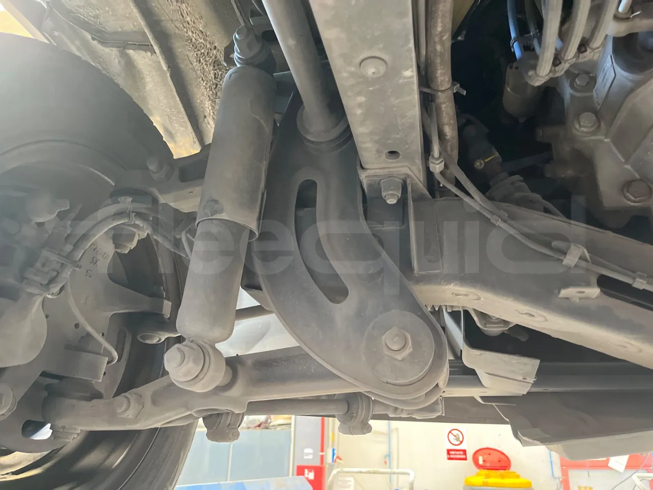 Iveco Daily 50C14N - EUR6 - 100kW - 6,048m - front shock absorbers left