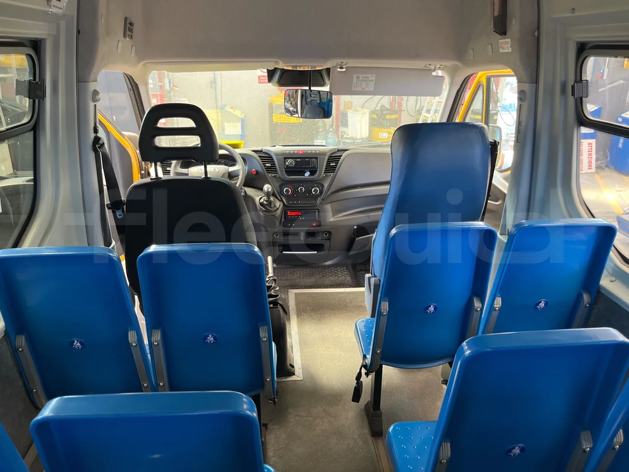 Iveco Daily 50C14N - EUR6 - 100kW - 6,048m - forward view middle aisle