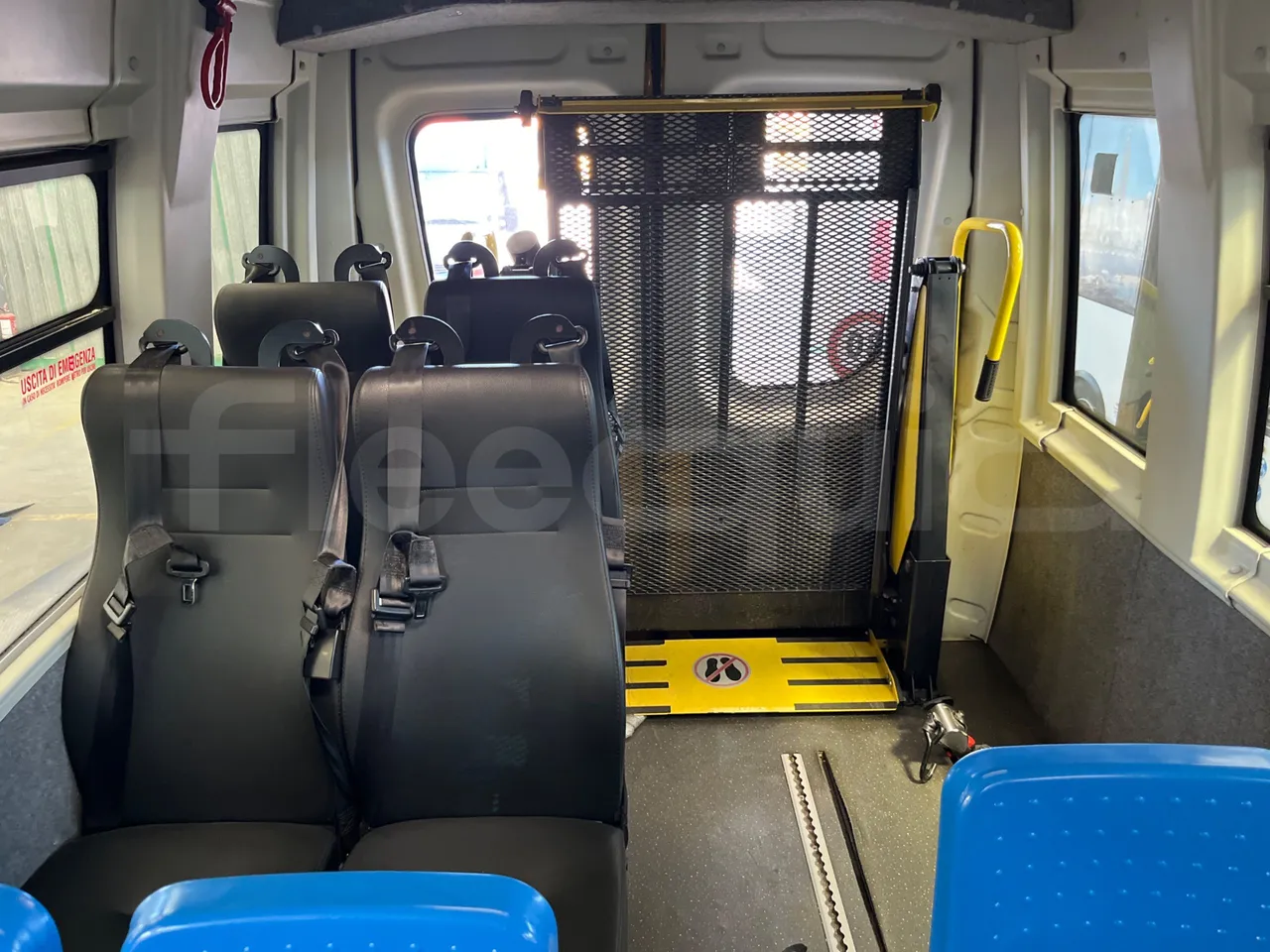 Iveco Daily 50C14N - EUR6 - 100kW - 6,048m - reverse view middle aisle