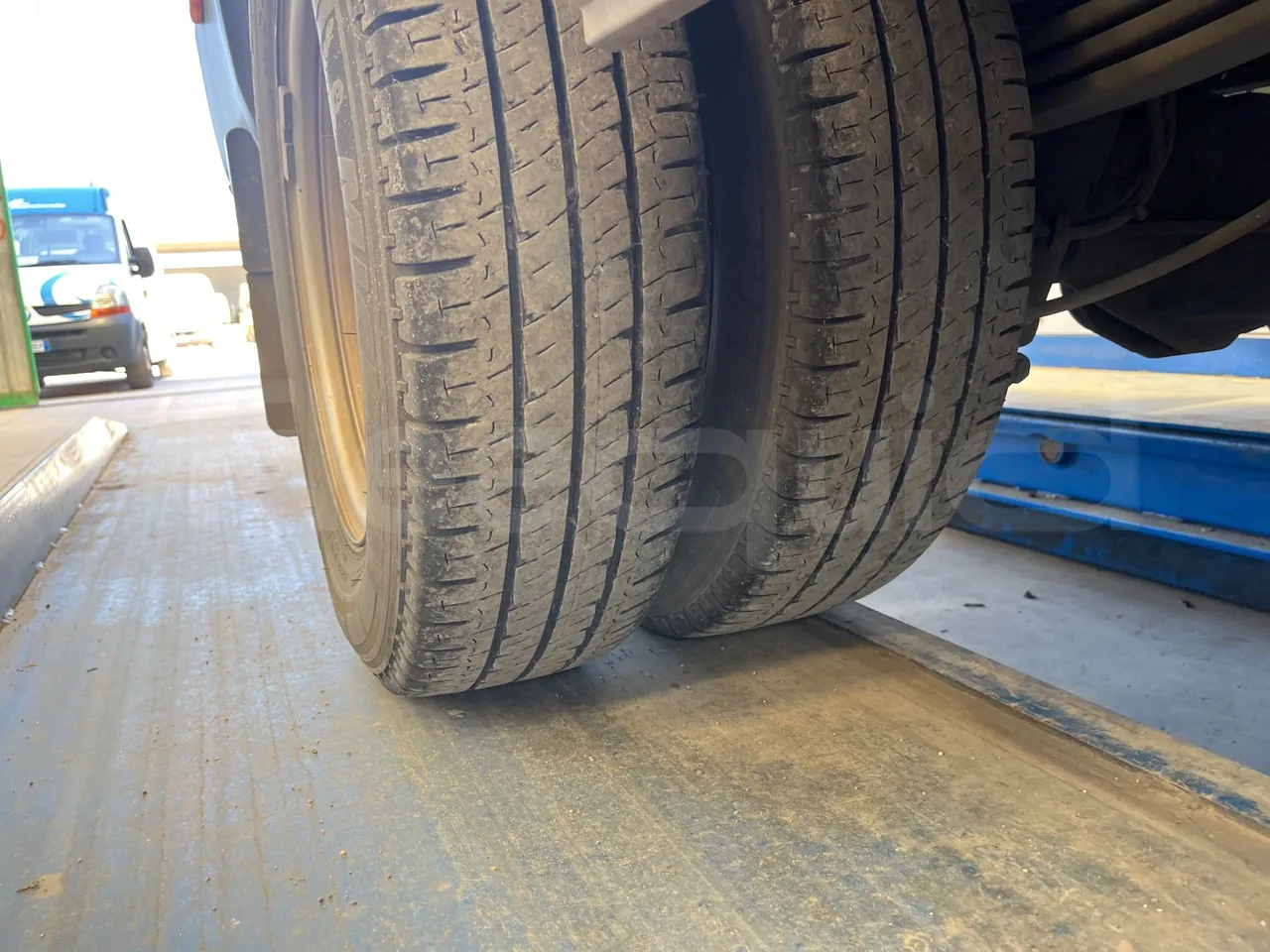 Iveco Daily 50C14N - EUR6 - 100kW - 6,048m - tread condition front tires left