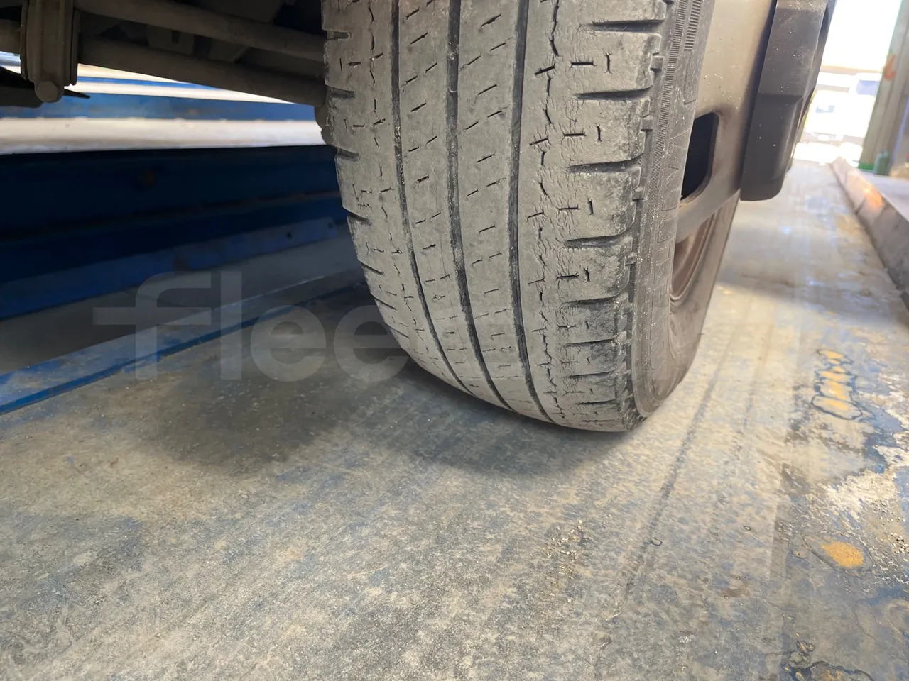Iveco Daily 50C14N - EUR6 - 100kW - 6,048m - tread condition front tires right