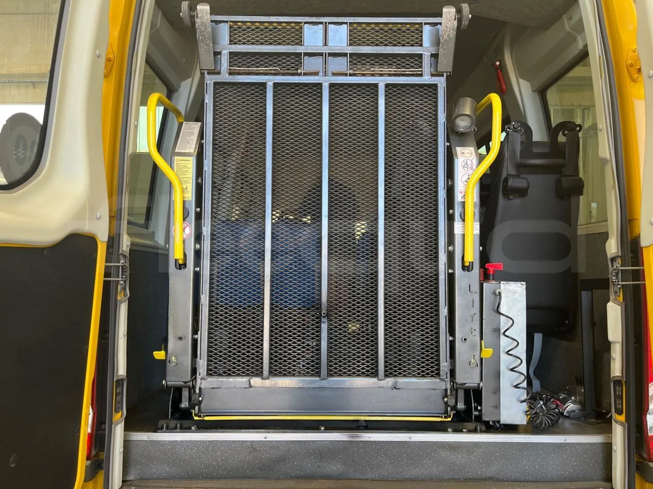 Iveco Daily 50C14N - EUR6 - 100kW - 6,048m - platform open photo