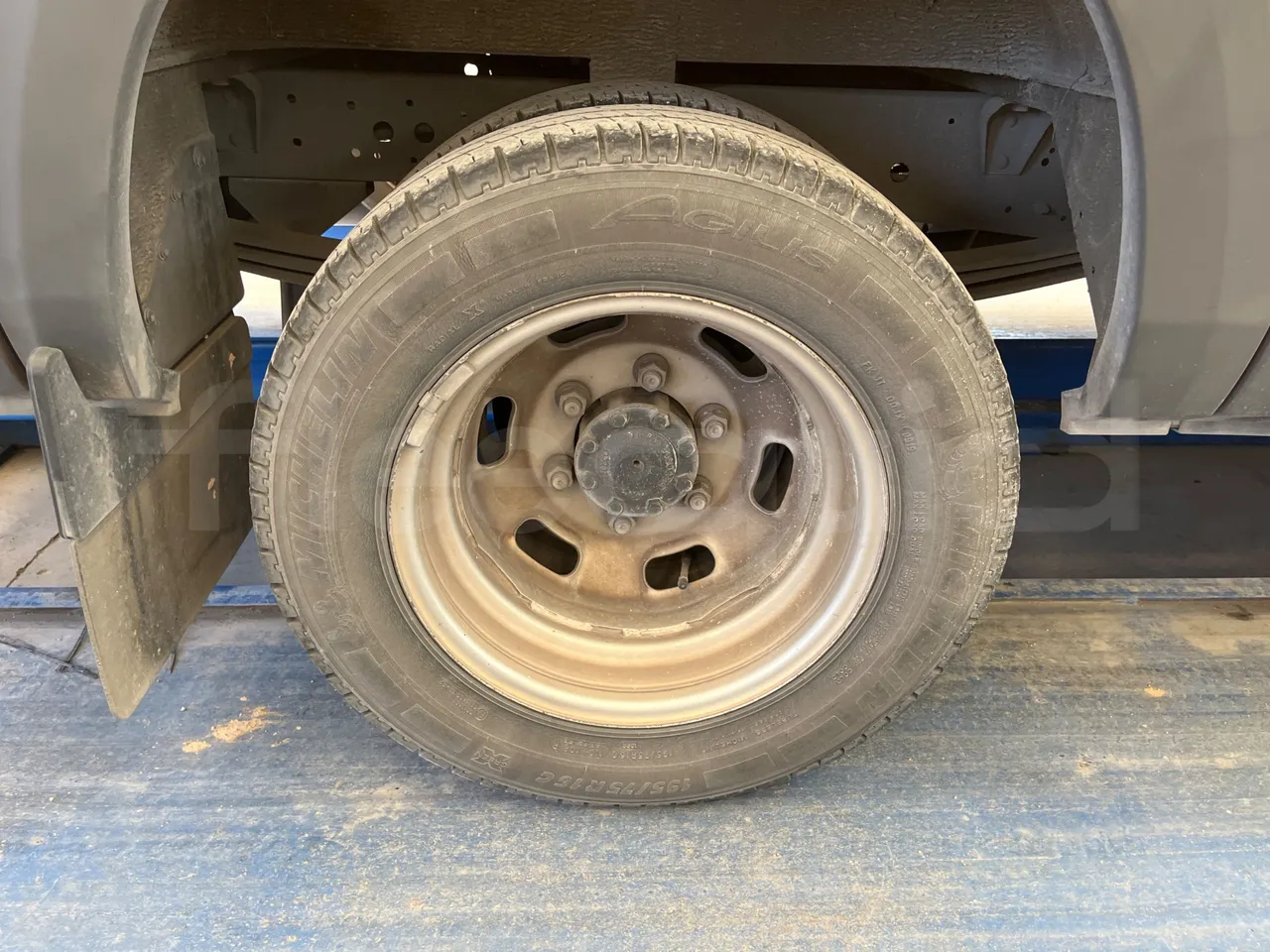 Iveco Daily 50C14N - EUR6 - 100kW - 6,048m - rear left tire photo
