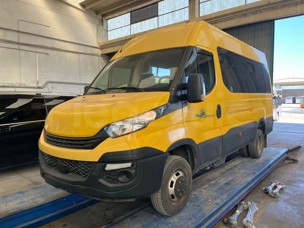 Iveco Daily 50C14N - EUR6 - 100kW - 6,048m - 3/4 front left (mandatory for bus to scrap)