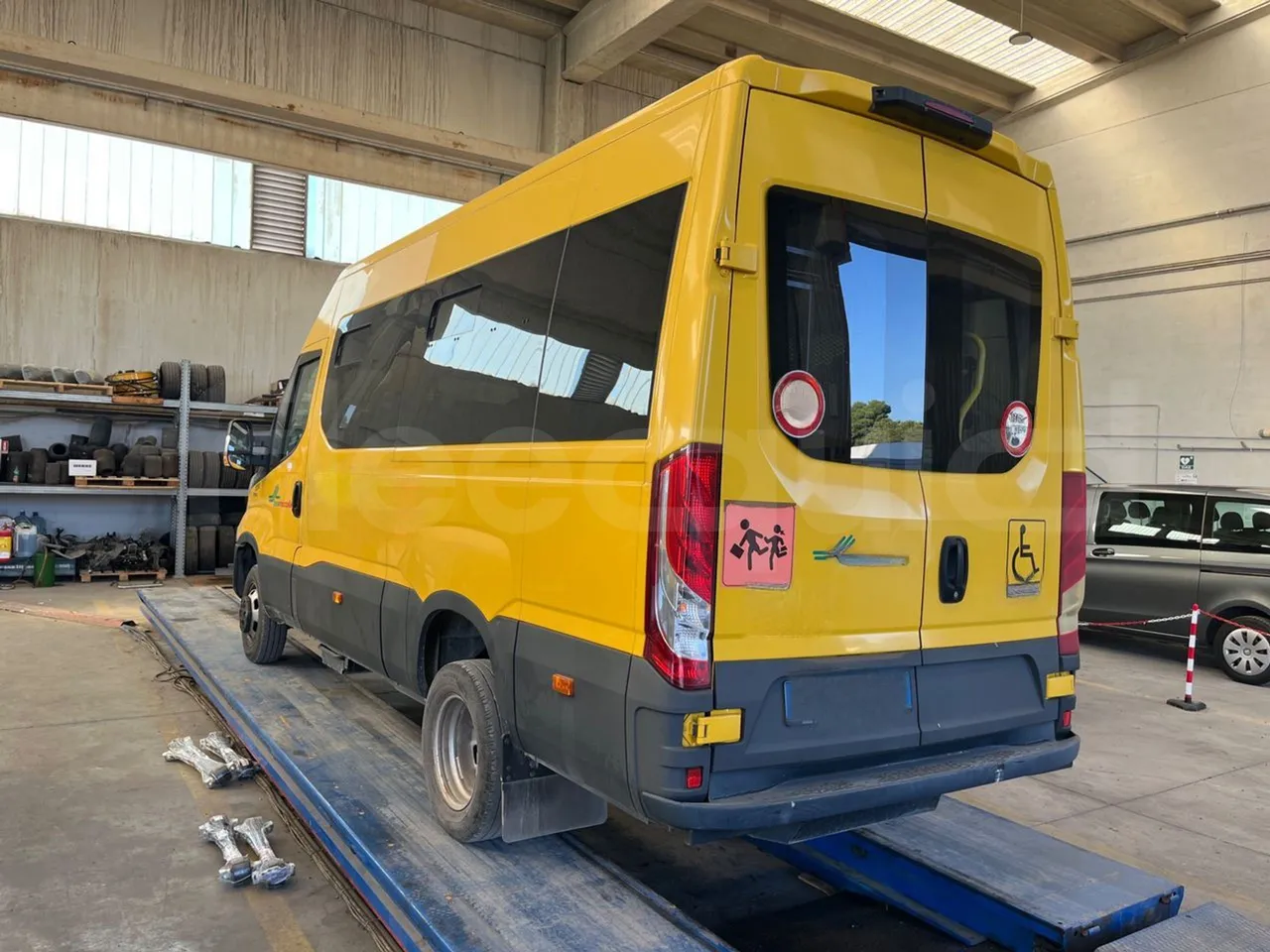 Iveco Daily 50C14N - EUR6 - 100kW - 6,048m - 3/4 left rear side