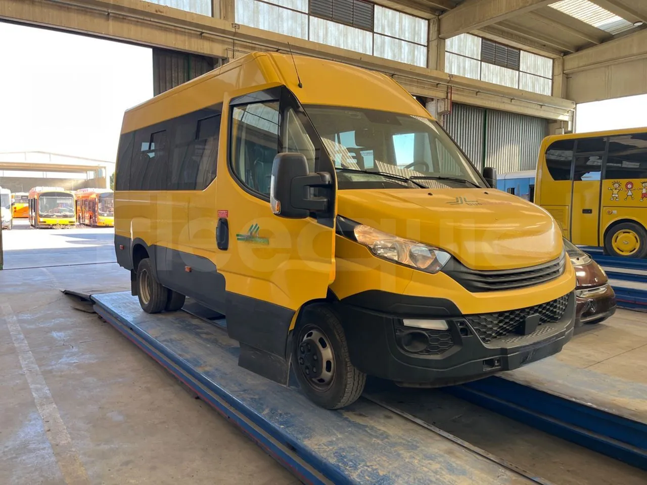Iveco Daily 50C14N - EUR6 - 100kW - 6,048m - 3/4 right front doors open