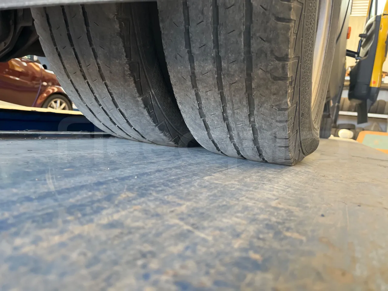 Iveco Daily 50C14N - EUR6 - 100kW - 6,048m - tread condition front tires left