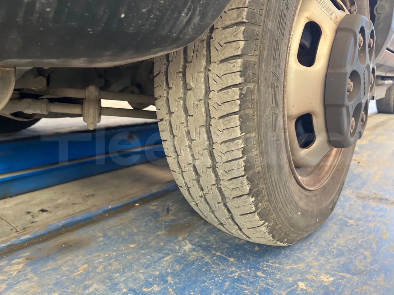 Iveco Daily 50C14N - EUR6 - 100kW - 6,048m - tread condition front tires right