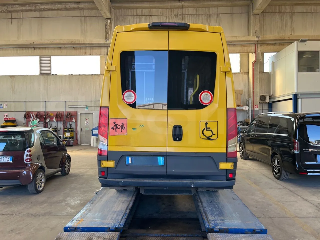 Iveco Daily 50C14N - EUR6 - 100kW - 6,048m - rear hatch closed