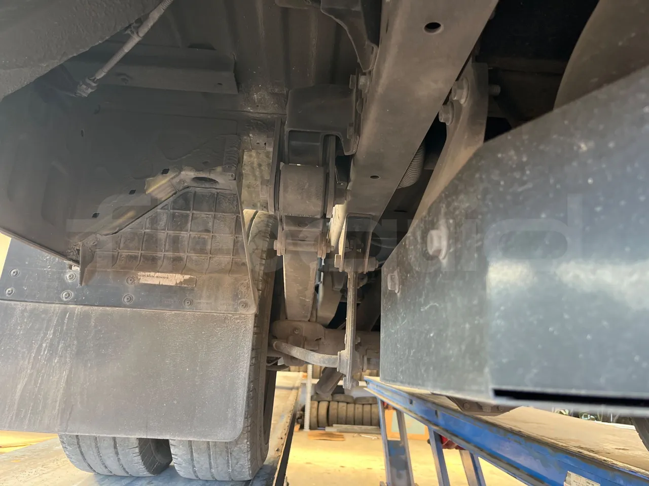 Iveco Daily 50C14N - EUR6 - 100kW - 6,048m - axel 3 leaf spring left