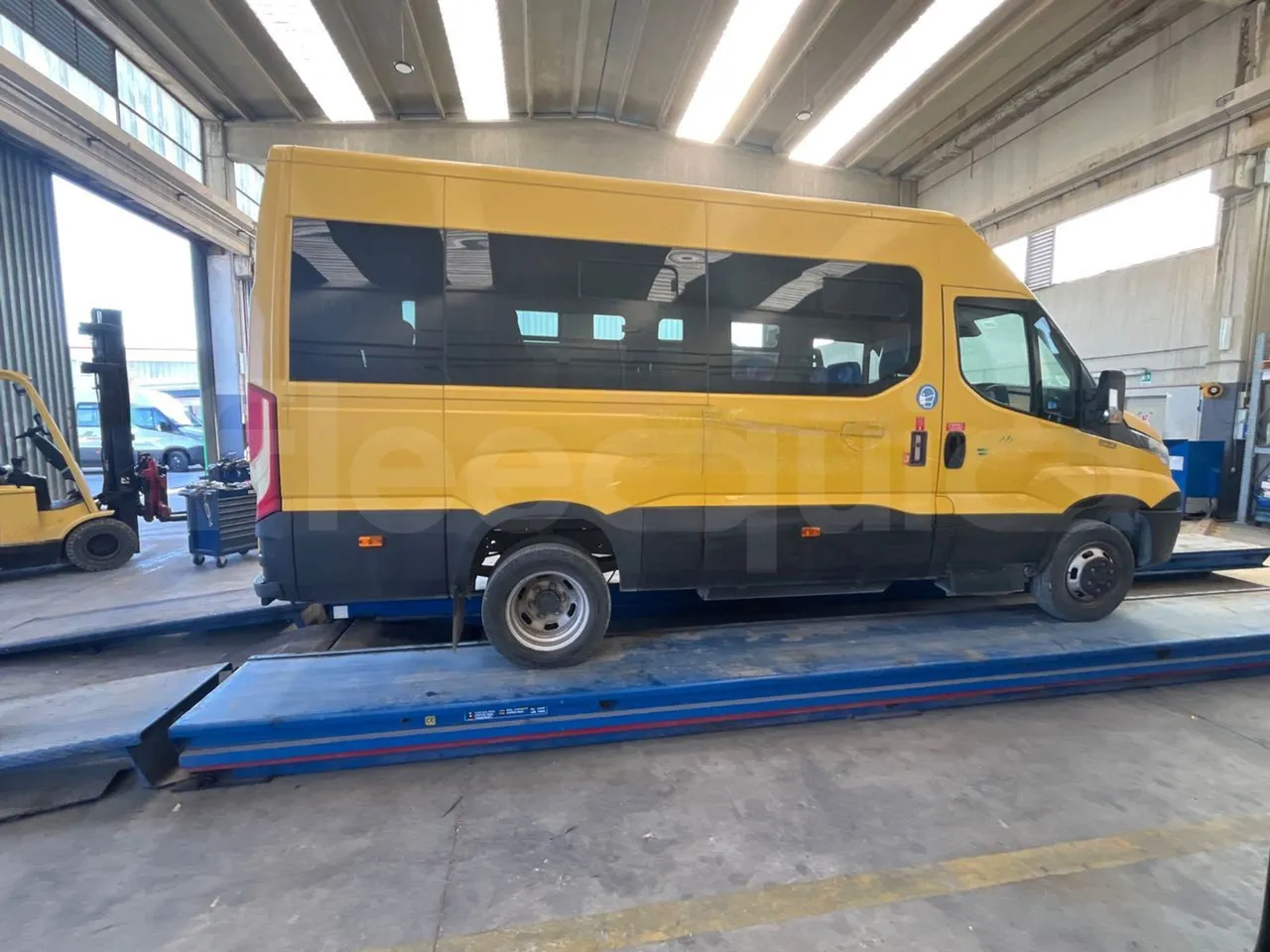 Iveco Daily 50C14N - EUR6 - 100kW - 6,048m - right side doors closed