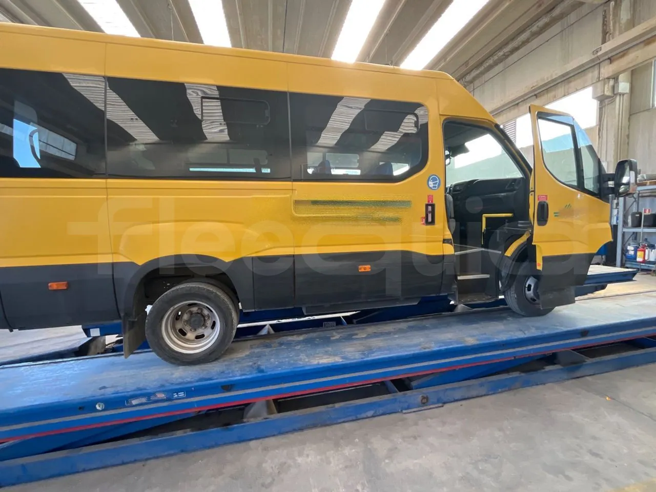 Iveco Daily 50C14N - EUR6 - 100kW - 6,048m - right side doors open