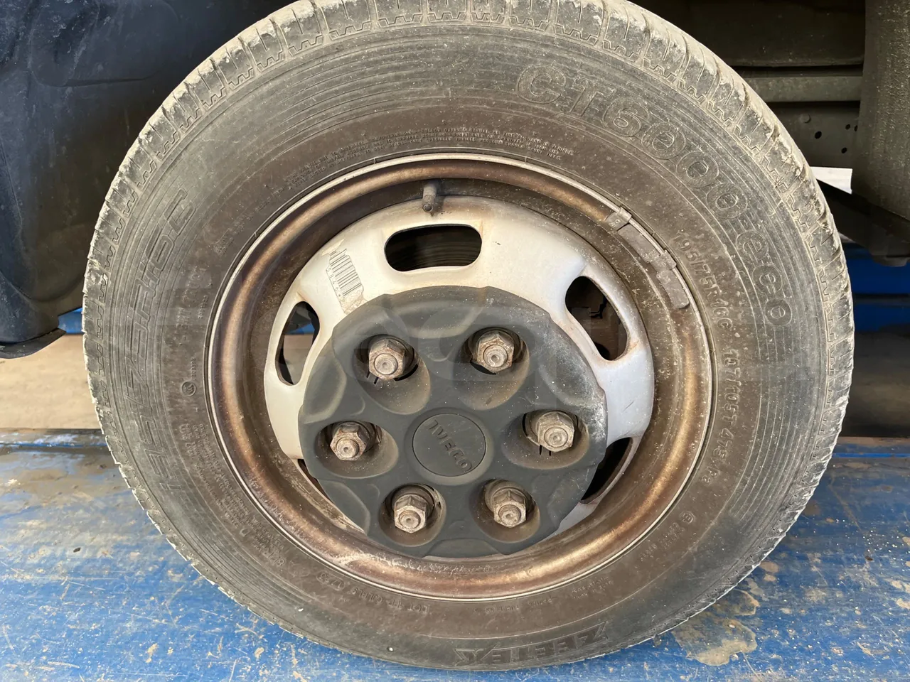 Iveco Daily 50C14N - EUR6 - 100kW - 6,048m - front left tire measurements