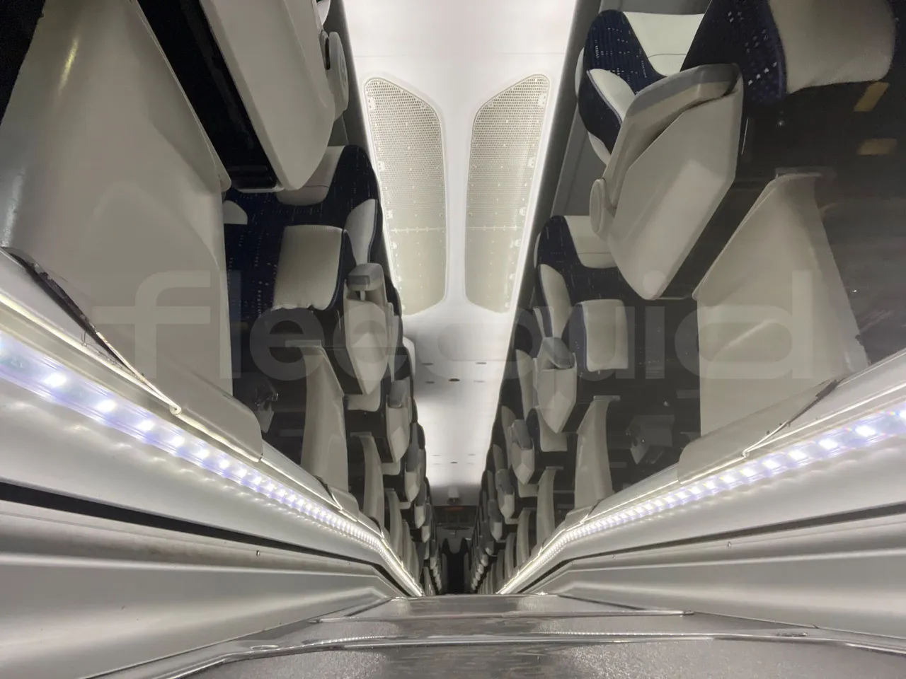 Irizar i6 12.37 - EUR6 - 331kW - 12.200m - jack and driver keys