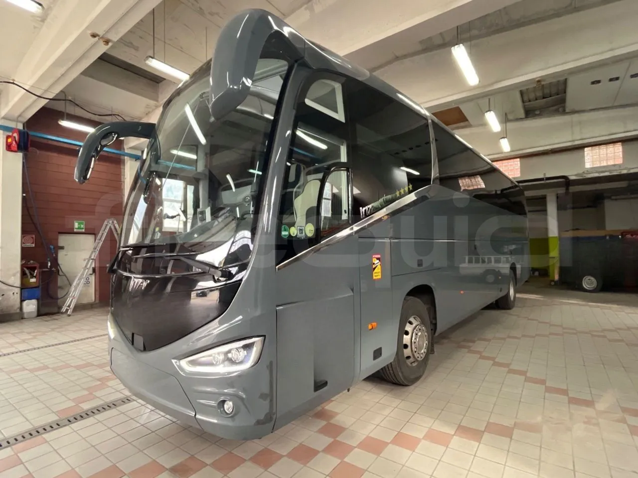 Irizar i6 12.37 - EUR6 - 331kW - 12.200m - 3/4 front left