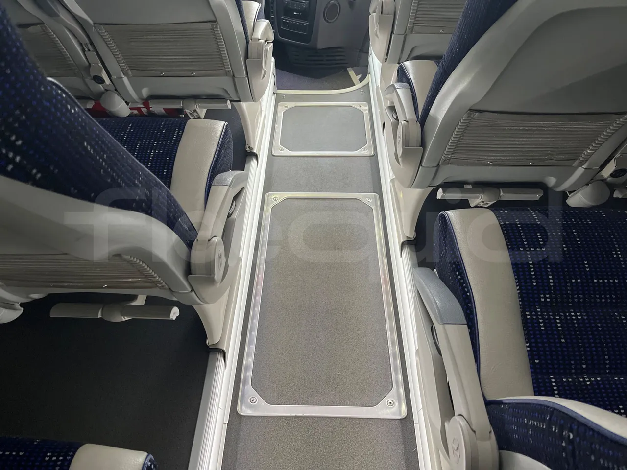 Irizar i6 12.37 - EUR6 - 331kW - 12.200m - armrest detail photo