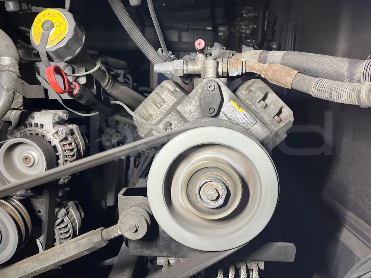 Irizar i6 12.37 - EUR6 - 331kW - 12.200m - air conditioning compressor