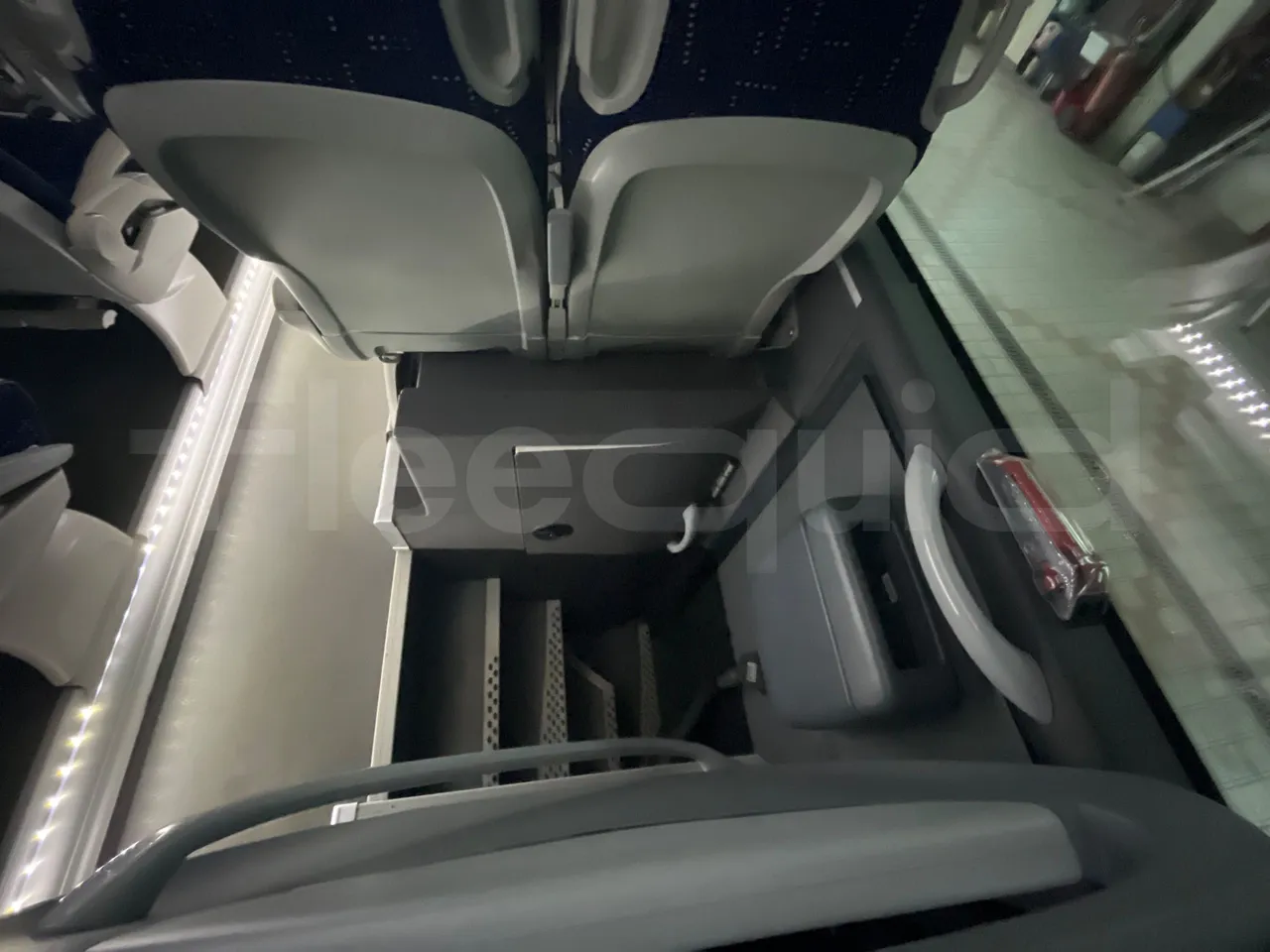 Irizar i6 12.37 - EUR6 - 331kW - 12.200m - power outlets detail