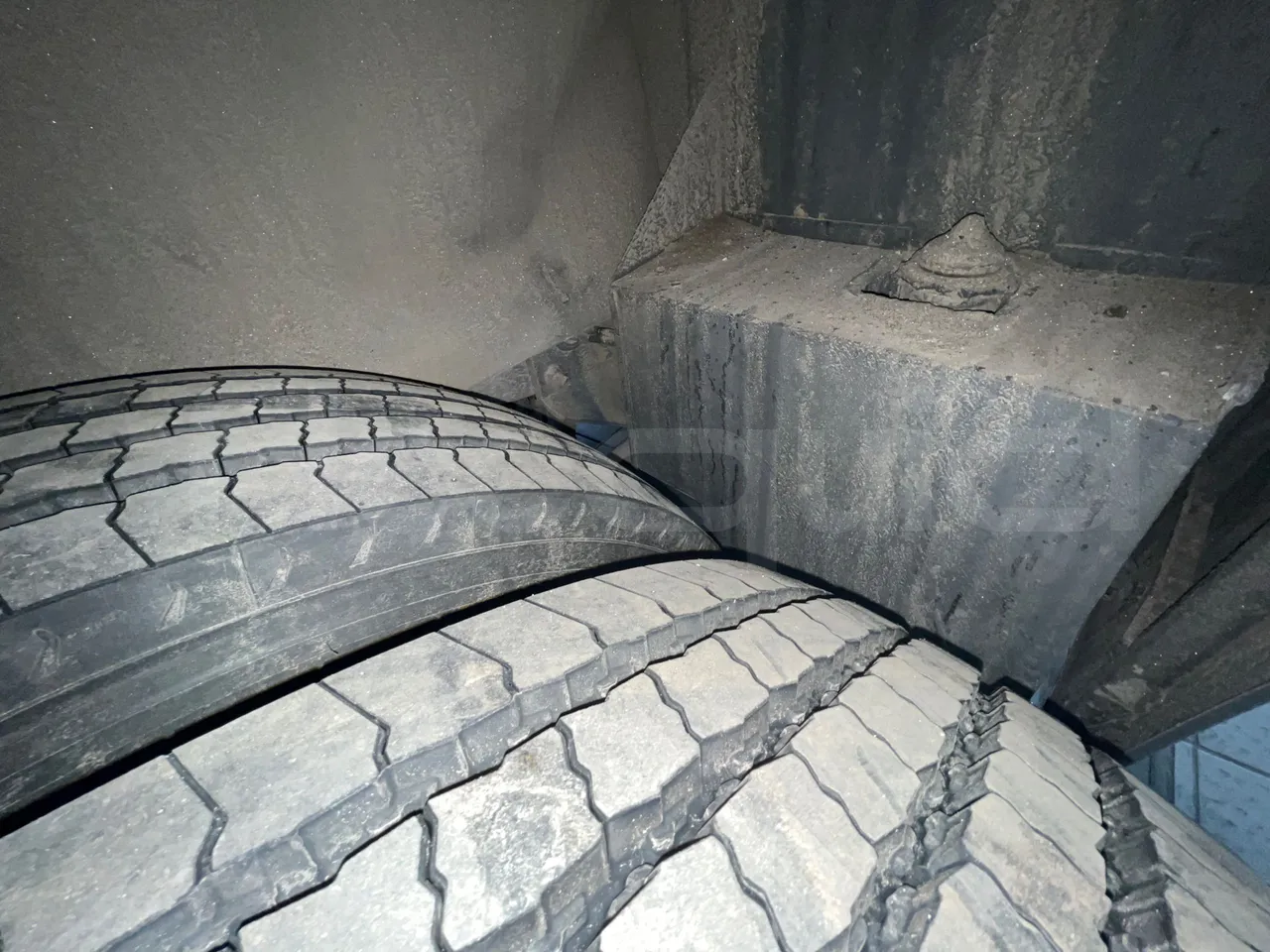 Irizar i6 12.37 - EUR6 - 331kW - 12.200m - axle 3 air springs 2 right