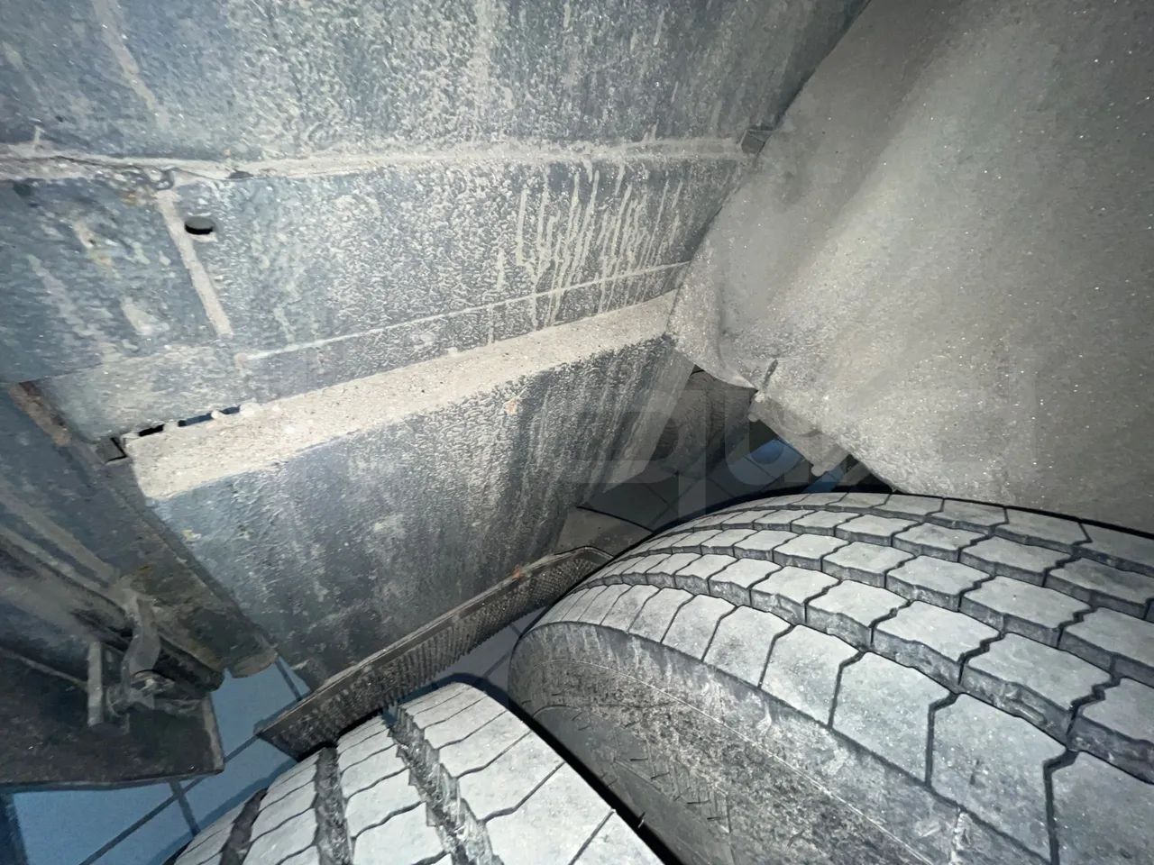 Irizar i6 12.37 - EUR6 - 331kW - 12.200m - axel 3 shock absorbers 2 right