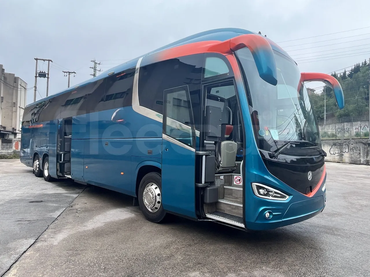 Irizar i6s - 3/4 Front Right Side Doors Open