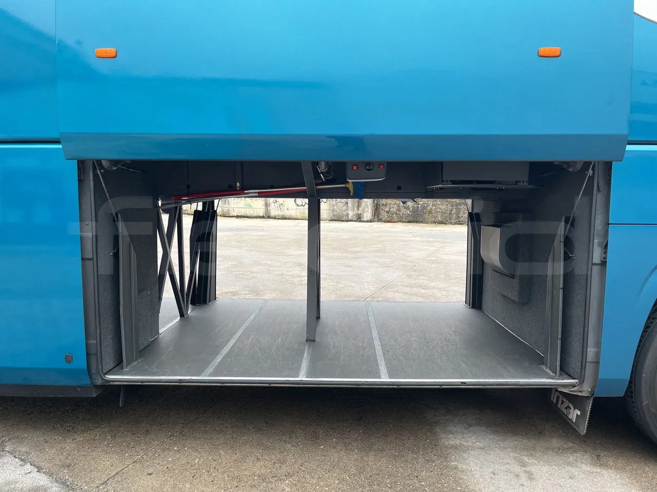 Irizar i6s - Luggage Rack Left Side