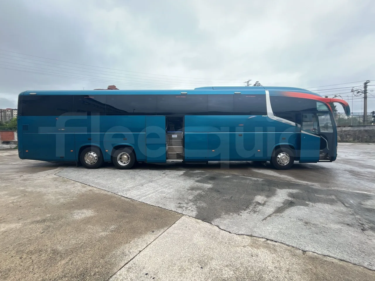 Irizar i6s - Right Side Doors Open