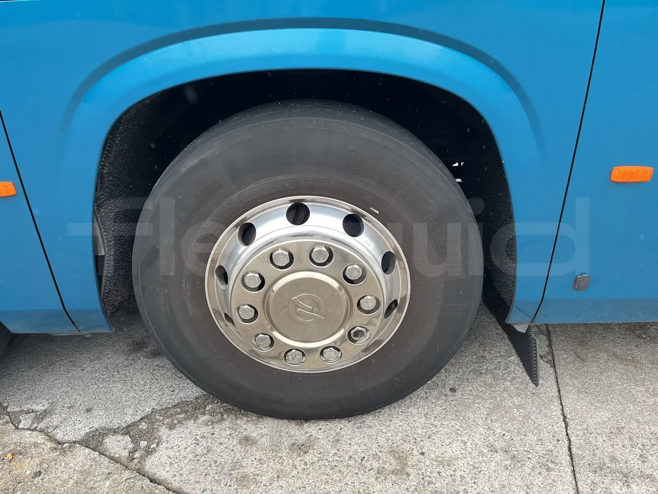 Irizar i6s - First Axle Left Side: Tyre Tread