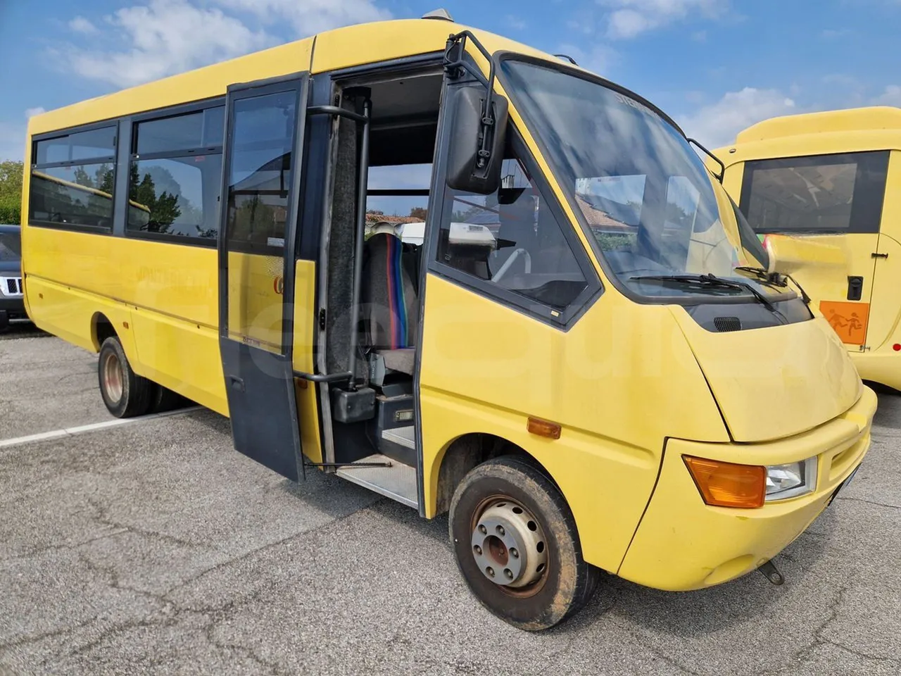 Iveco Cacciamali 65C15/70-EUR3 -107 Kw - 7,92 Mt - 3/4 right front doors open