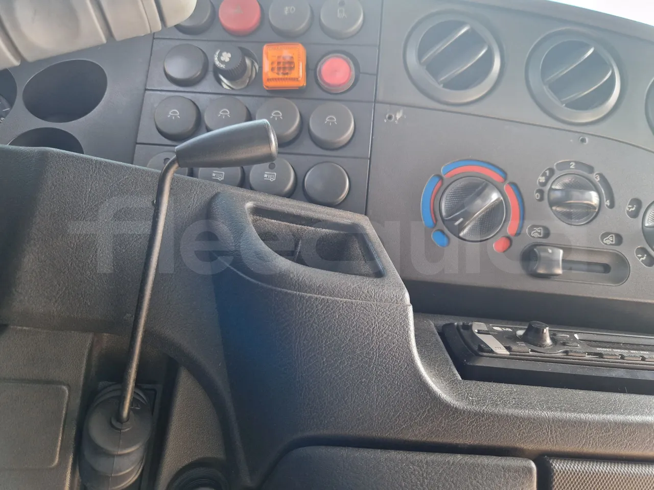 Iveco Cacciamali 65C15/70-EUR3 -107 Kw - 7,92 Mt - radio accessories photo
