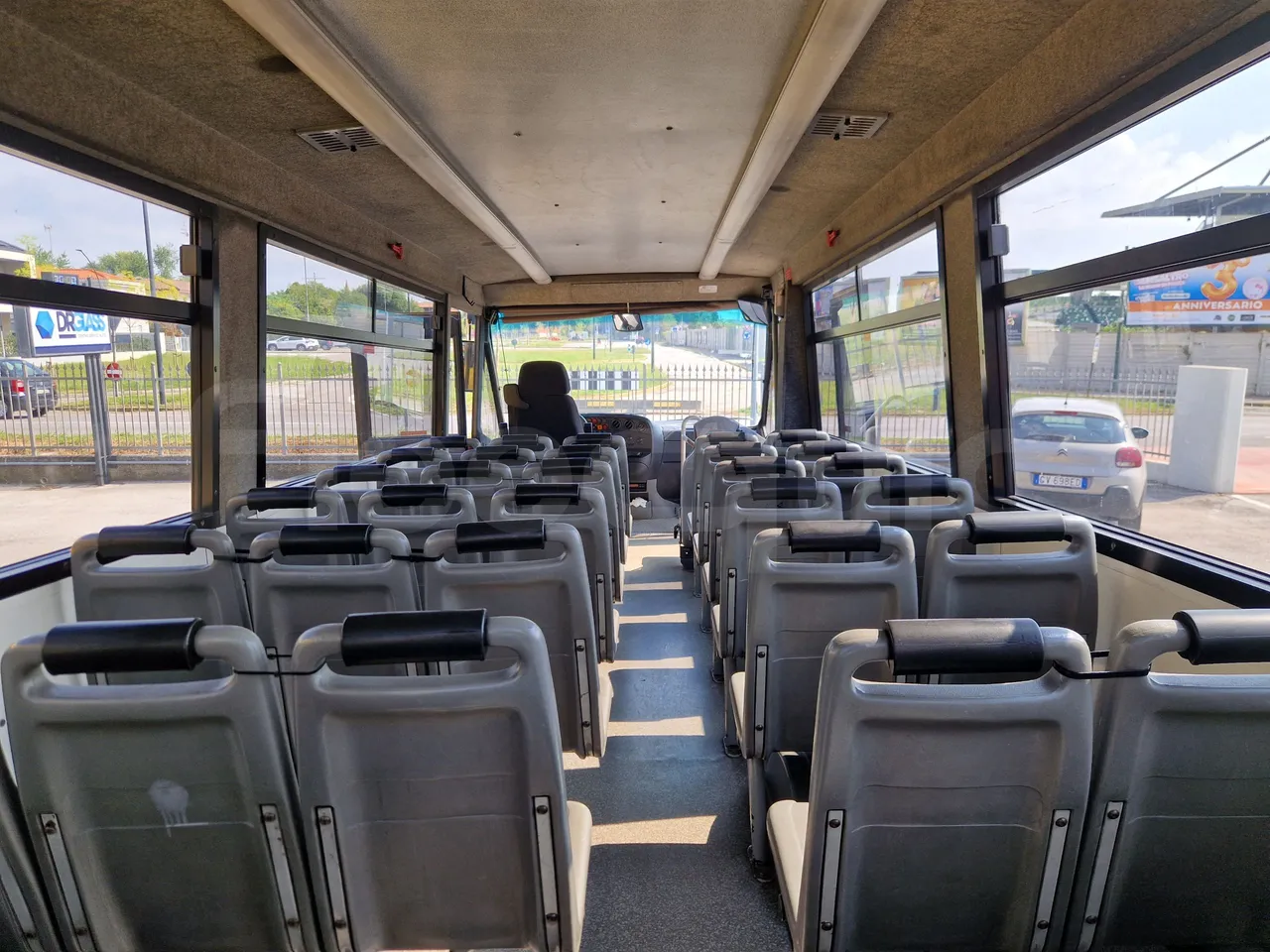 Iveco Cacciamali 65C15/70-EUR3 -107 Kw - 7,92 Mt - forward view all seats last row height