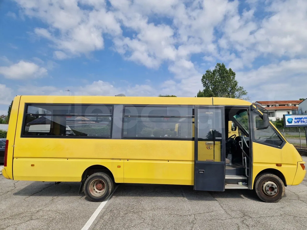 Iveco Cacciamali 65C15/70-EUR3 -107 Kw - 7,92 Mt - right side doors open