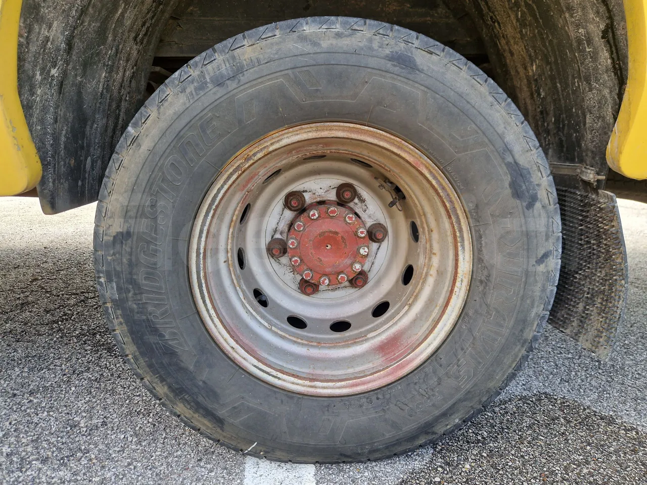 Iveco Cacciamali 65C15/70-EUR3 -107 Kw - 7,92 Mt - rear left tire photo