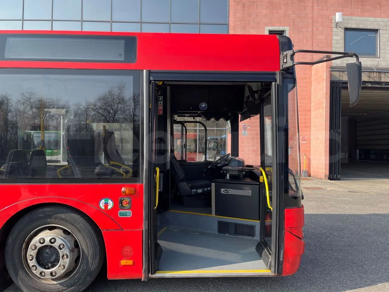 Solaris Urbino 12 - Euro6 - 240kW - 12mt - front door 1 open