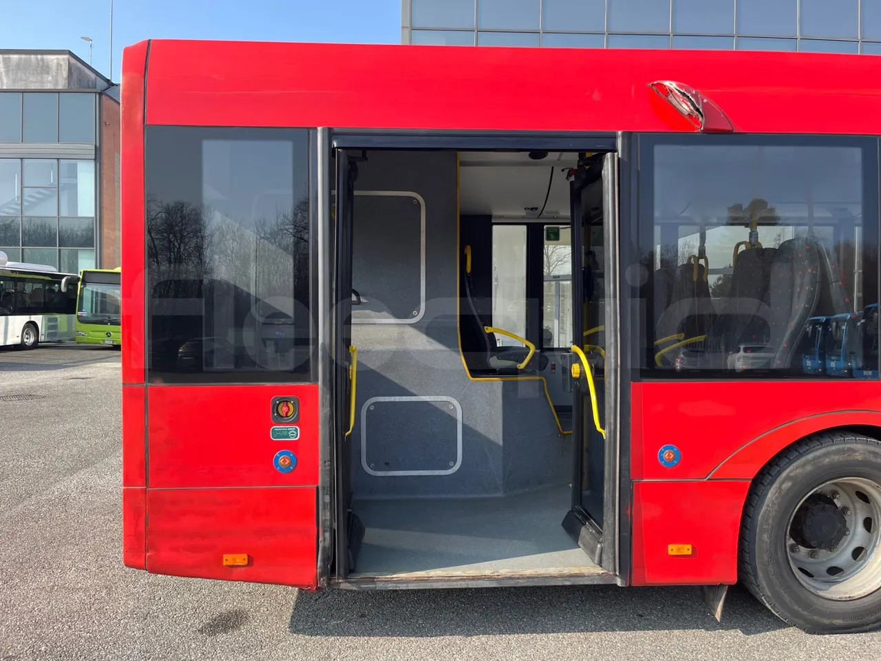 Solaris Urbino 12 - Euro6 - 240kW - 12mt - front door 3 open