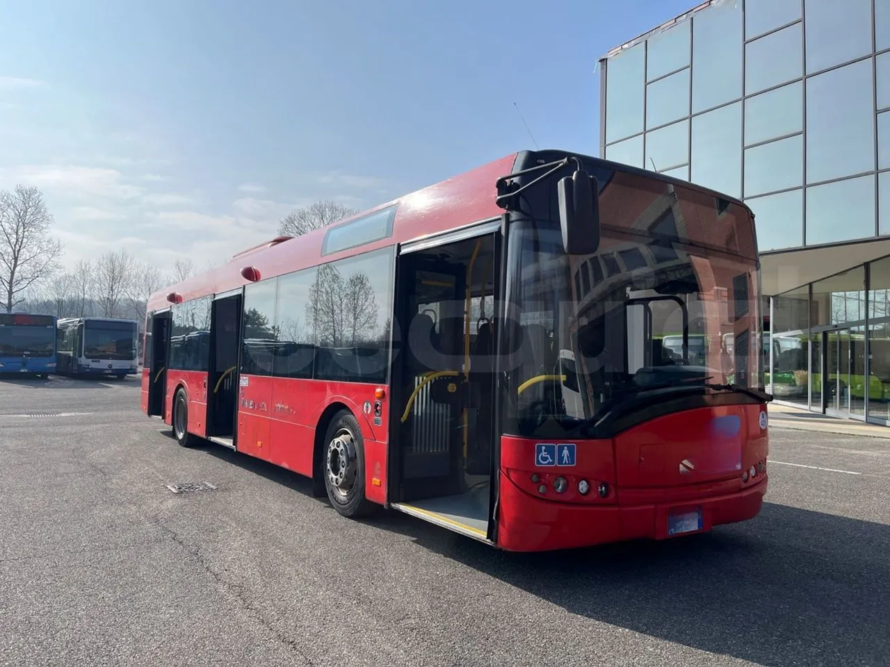 Solaris Urbino 12 - Euro6 - 240kW - 12mt - 3/4 right front doors open